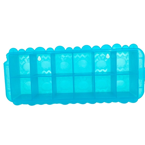 MGA Toys Num Noms Ice Cube Tray Display Case 2 Compartments Wall